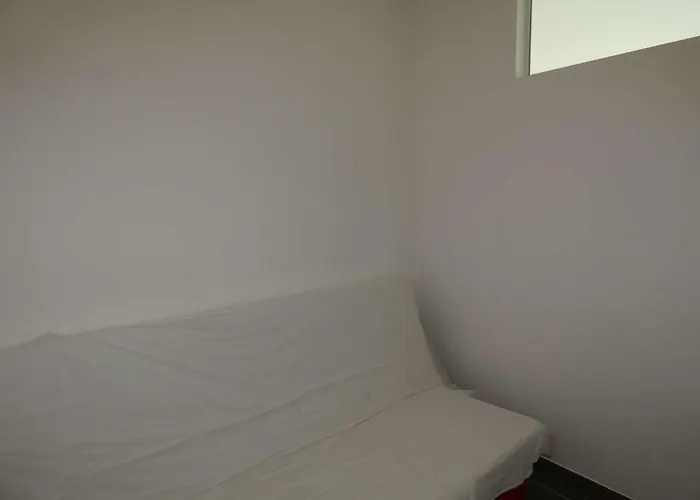 T2 Avec Piscine, Proche Et Commerces, Garage Prive, Quartier Couchant - Fr-1-328-227 *