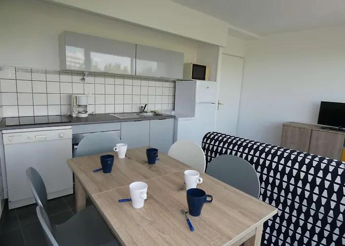 T2 Avec Piscine, Proche Et Commerces, Garage Prive, Quartier Couchant - Fr-1-328-227 Apartment