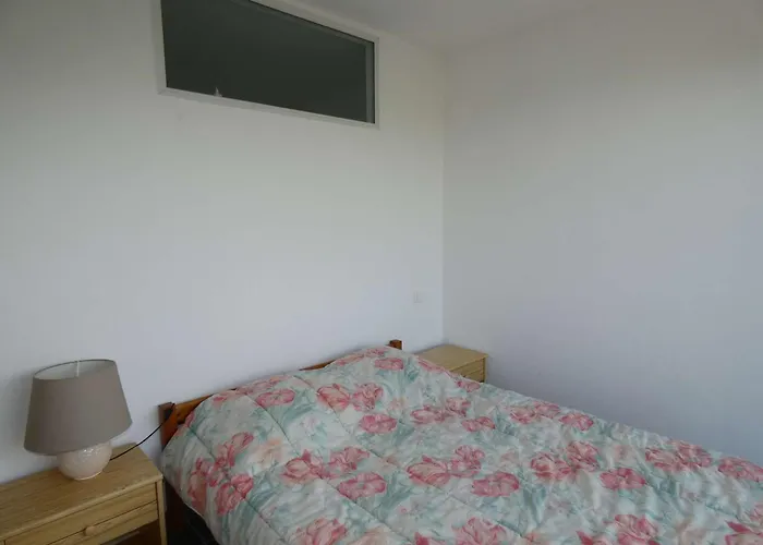 T2 Avec Piscine, Proche Et Commerces, Garage Prive, Quartier Couchant - Fr-1-328-227 *