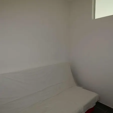 T2 Avec Piscine, Proche Et Commerces, Garage Prive, Quartier Couchant - Fr-1-328-227 *