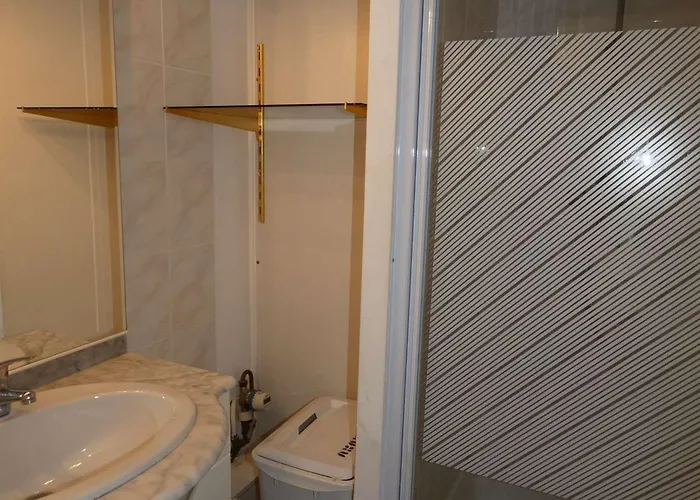 Апартаменты T2 Avec Piscine, Proche Et Commerces, Garage Prive, Quartier Couchant - Fr-1-328-227